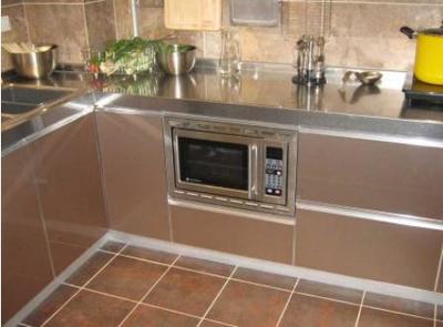 不銹鋼櫥柜耐用還美觀,為啥都不用它做臺(tái)面?師傅的話一針見血!